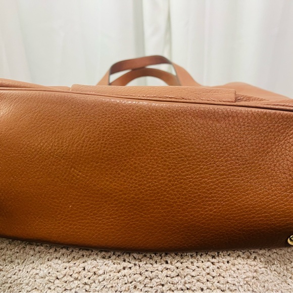 Michael Kors Tan Shoulder Bag with Gold Hardware - Picture 3 of 6